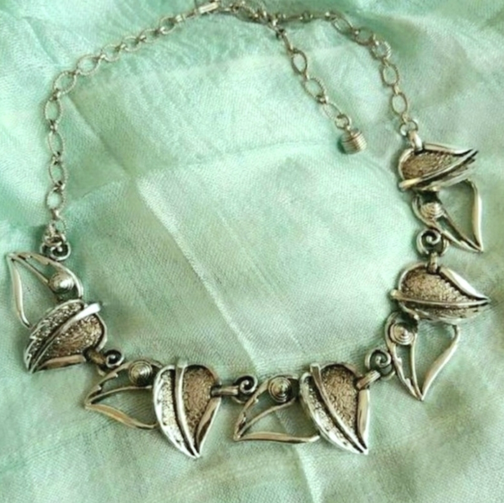 Vintage Sarah Coventry Wind Song silver tone necklace leaf leaves retro